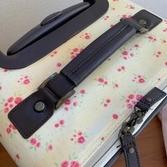 キャリーバッグ　花柄　4輪　機内持ち込みサイズの画像