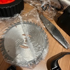 【未使用】草刈り機 バッテリー2個 芝刈り機の画像