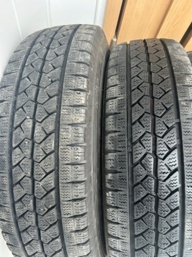 ブリヂストンスタッドレス195/80R15LT ハイエース　キャラバン