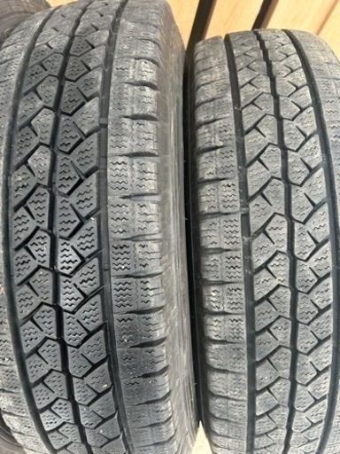 ブリヂストンスタッドレス195/80R15LT ハイエース　キャラバン