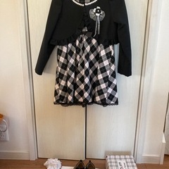 お値下げしました！　美品　女の子　フォーマル 5点セット ワンピース ＆ ジャケット ＆コサージュ & 靴 ＆ 靴下のセットです。入学式　卒園式　記念日　の画像