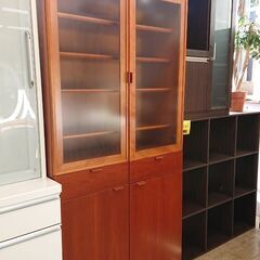脚付き キャビネット 2枚ガラス扉+2枚扉 引出し2個 ブラウン 木目模様 食器棚 幅90×奥行43×高さ184㎝★近隣配送無料 買取帝国 朝霞店