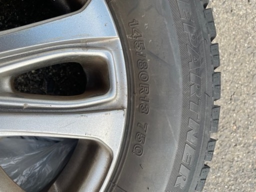 ブリジストンアルミスタッドレスタイヤ、13インチ8〜9部山