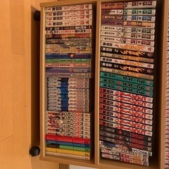 漫画と本棚の画像