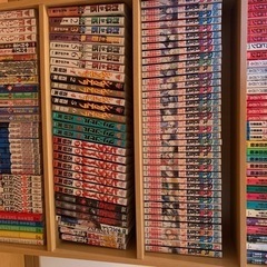 漫画と本棚の画像