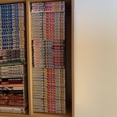 漫画と本棚の画像