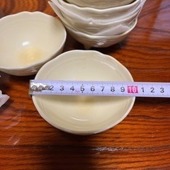 【お渡し予定の方が決まりました】クロワッサン　脚付小皿6個&フリーカップ2個《未使用》の画像