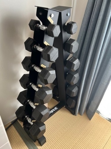 お取引中！INSPIRE ダンベルセット　ヘックスダンベル　ラック付