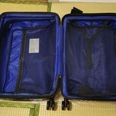 3,900円から3,000円に値下げ！ドンキホーテ同等品参考価格10,989円（税込） 未使用美品スーツケースMサイズ TSAロック搭載コーナーパッド付 スプリング付双輪キャスターの画像