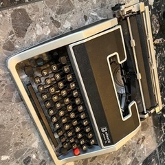 タイプライター　olivetti lettera DL