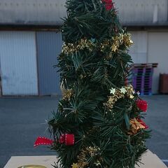 🔴山口市、クリスマスツリー🎄H47cm￥500です🔴飾りは付いていますが、乾電池式LED電飾が原因不明で点灯しませんの画像