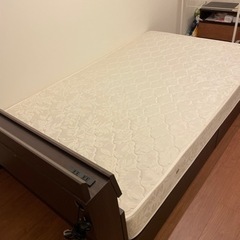 【お譲り先決定】セミダブルベッド2台（マットレス付）引出収納＆コンセントの画像