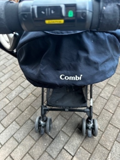 ベビーカー　combi