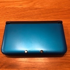 ニンテンドー3DS LL ブルー×ブラックの画像