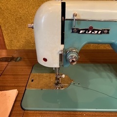 FUJI ミシン　昭和レトロの画像