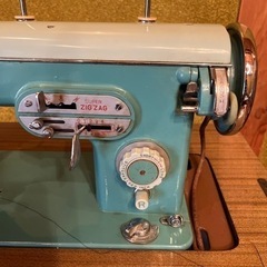 FUJI ミシン　昭和レトロの画像