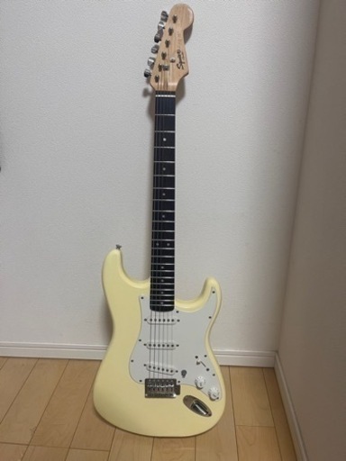 エレキギターSquier by Fender ストラトキャスター ケース付き