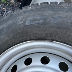 195/80R15 107/105L ダンロップ 中古　スタッドレス　ホイールセット　4本　100系ハイエース 純正スチール　2011年製タイヤ　6穴の画像