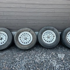 195/80R15 107/105L ダンロップ 中古　スタッドレス　ホイールセット　4本　100系ハイエース 純正スチール　2011年製タイヤ　6穴の画像