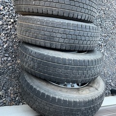 195/80R15 107/105L ダンロップ 中古　スタッドレス　ホイールセット　4本　100系ハイエース 純正スチール　2011年製タイヤ　6穴の画像