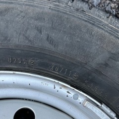 195/80R15 107/105L ダンロップ 中古　スタッドレス　ホイールセット　4本　100系ハイエース 純正スチール　2011年製タイヤ　6穴の画像