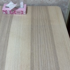 IKEAダイニングテーブル（リーサボー）の画像