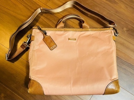 BLACK FRIDAY SALE❗️さらに値下げ‼️☆TUMI ショルダー 薄型PC バッグ〈pink+茶型押しレザー〉☆¥7000→¥5000→¥4000