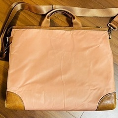 さらに値下げ‼️☆TUMI ショルダー 薄型PC バッグ〈pink+茶型押しレザー〉☆¥7000→¥5000→¥4000 　の画像