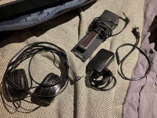 Casio電子キーボード、ペダル、専用バッグ、ヘッドホン