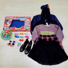 人生ゲームなど玩具数点、子ども服6点