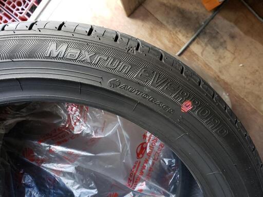 車のパーツ タイヤ、ホイール