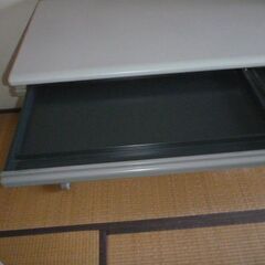 値下!  中古 オフィス用スチールデスク、デスクマット2枚付属(椅子なし)の画像