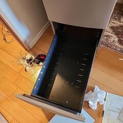 事務引き出し　大型　本日決まらなければ粗大ごみに出しますの画像