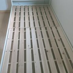 ナチュラルテイストのシングルベッドの画像