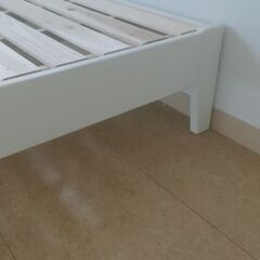 ナチュラルテイストのシングルベッドの画像