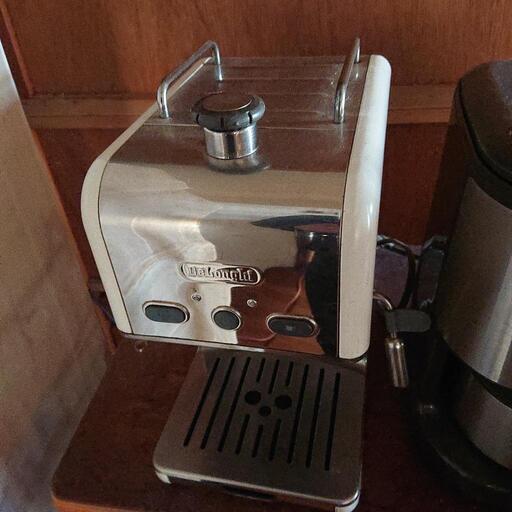 【値下げ】DēLonghi デロンギ エスプレッソ・カプチーノ メーカーES020J-WH(水容器着脱式)