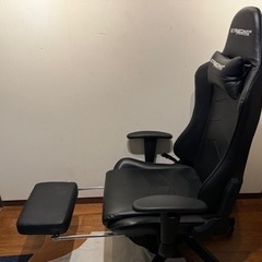 ゲーミングチェア　GTレーシング！オットマン付きの画像