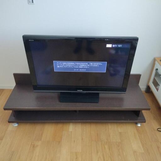 取り引き中　東芝40インチ液晶テレビ、TVボード付