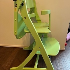 すくすくチェアプラス　テーブル付き　黄緑の画像
