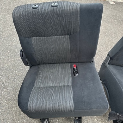 nv350キャラバン　プレミアムGX 二列目シート　左右