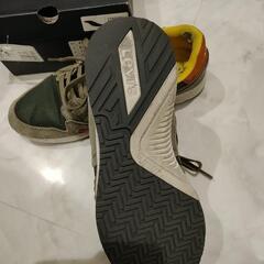 定価15,180円　LEVI'S　スニーカー　ダークカーキの画像