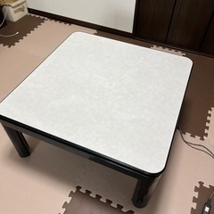 小さいこたつの画像