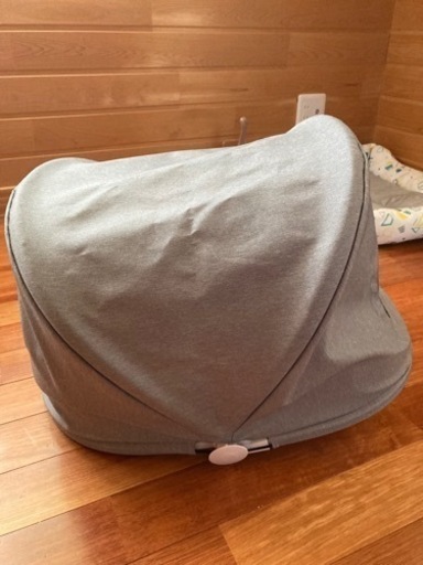 取引中です。猫ご飯ロイヤルカナン、砂、トイレ、爪研ぎ、猫座布団等一式
