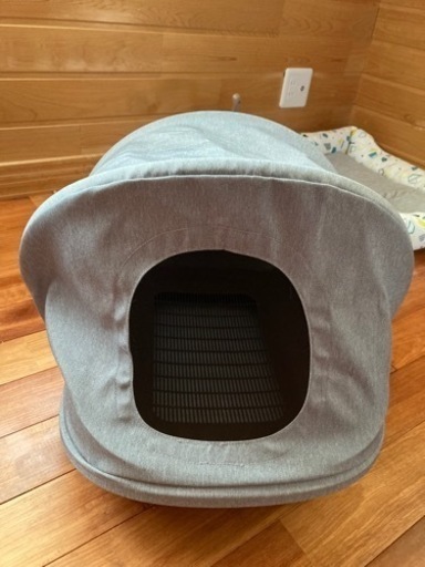 取引中です。猫ご飯ロイヤルカナン、砂、トイレ、爪研ぎ、猫座布団等一式
