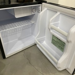 【お取引様決まりました】小型冷蔵庫黒・美品の画像