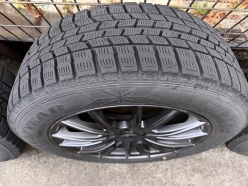お取引先決まりました  スタッドレスタイヤ ホイールセット 4本  215/60R17 18年製