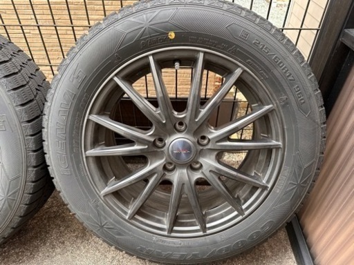 お取引先決まりました  スタッドレスタイヤ ホイールセット 4本  215/60R17 18年製