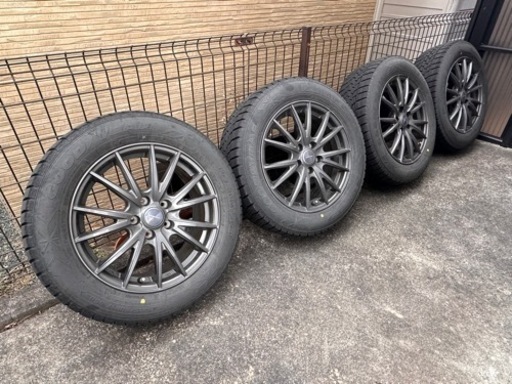 お取引先決まりました  スタッドレスタイヤ ホイールセット 4本  215/60R17 18年製