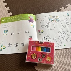 未使用　クレヨンとお絵描き帳のセットの画像