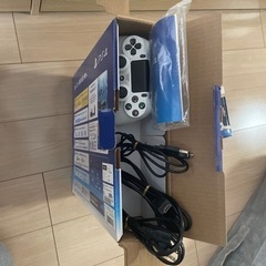 PlayStation®4 ホワイト コントローラー2個付きの画像